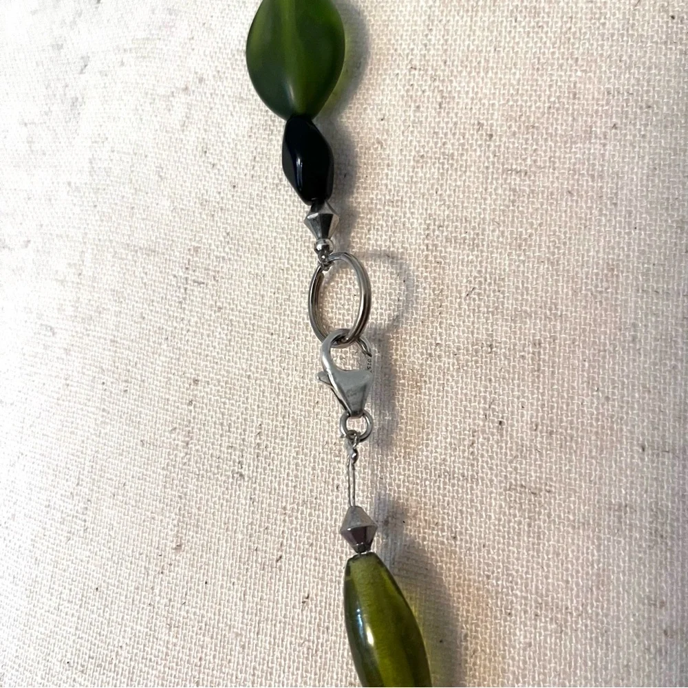 Women's Vintage Green Glass Beads Black Stone Necklace Silver Clasp Marked‎ 925